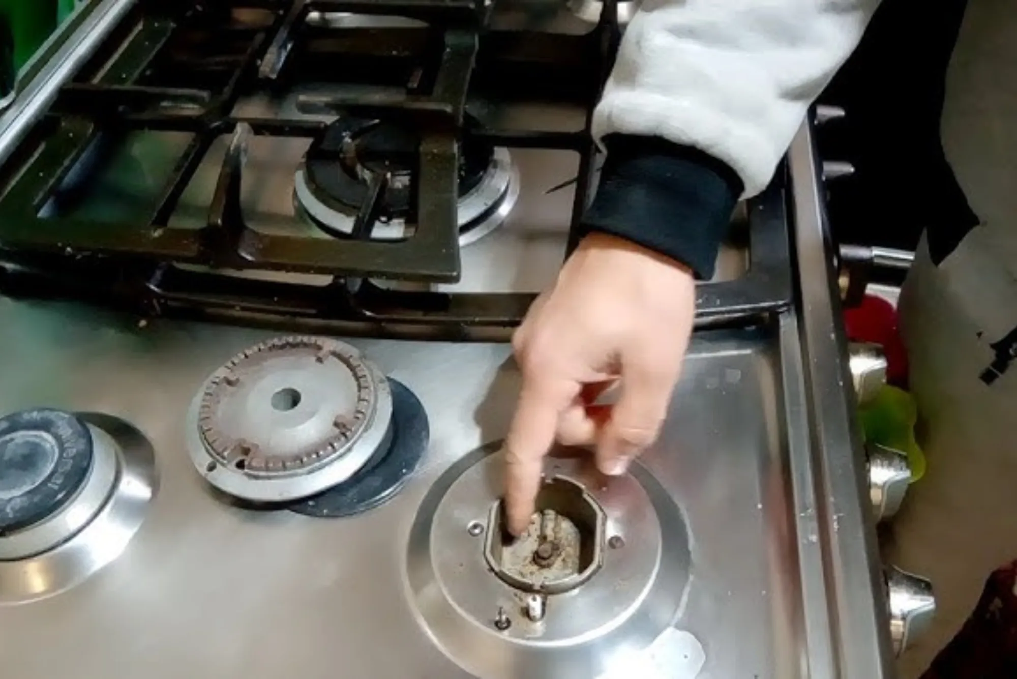 لماذا ينطفئ الموقد الحثي فجأة
